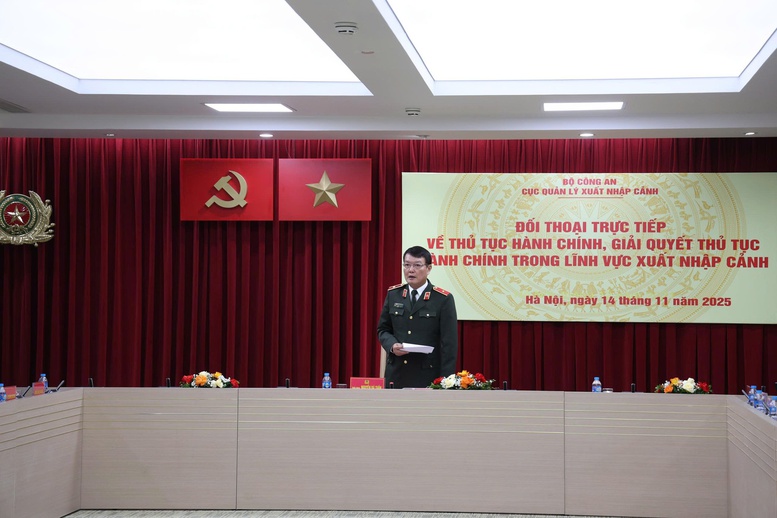 Đẩy mạnh chuyển đổi số xuất nhập cảnh: Không còn cảnh người dân xếp hàng làm hộ chiếu