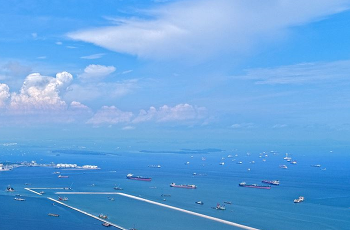 Cần giám sát chặt chẽ nguồn phát thải từ cảng biển, sân bay