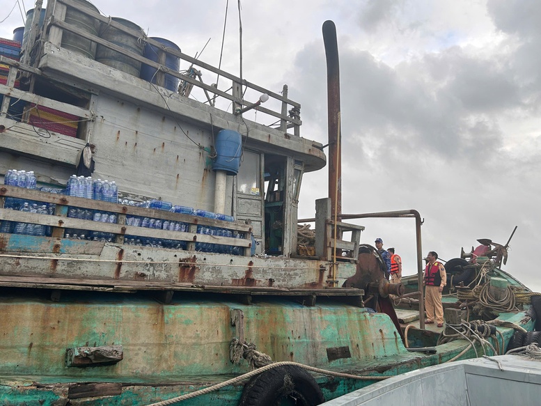 Đà Nẵng: Bắt giữ 2 tàu cá vận chyển 47.000 lít dầu DO không có nguồn gốc hợp pháp