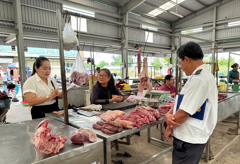 Minh Thạnh (TP. HCM): Tăng cường quản lý hoạt động giết mổ, kinh doanh sản phẩm động vật