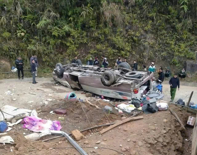 Tai nạn thảm khốc ở Lào Cai: Lật xe chở đoàn thiện nguyện khiến ít nhất 5 người tử vong