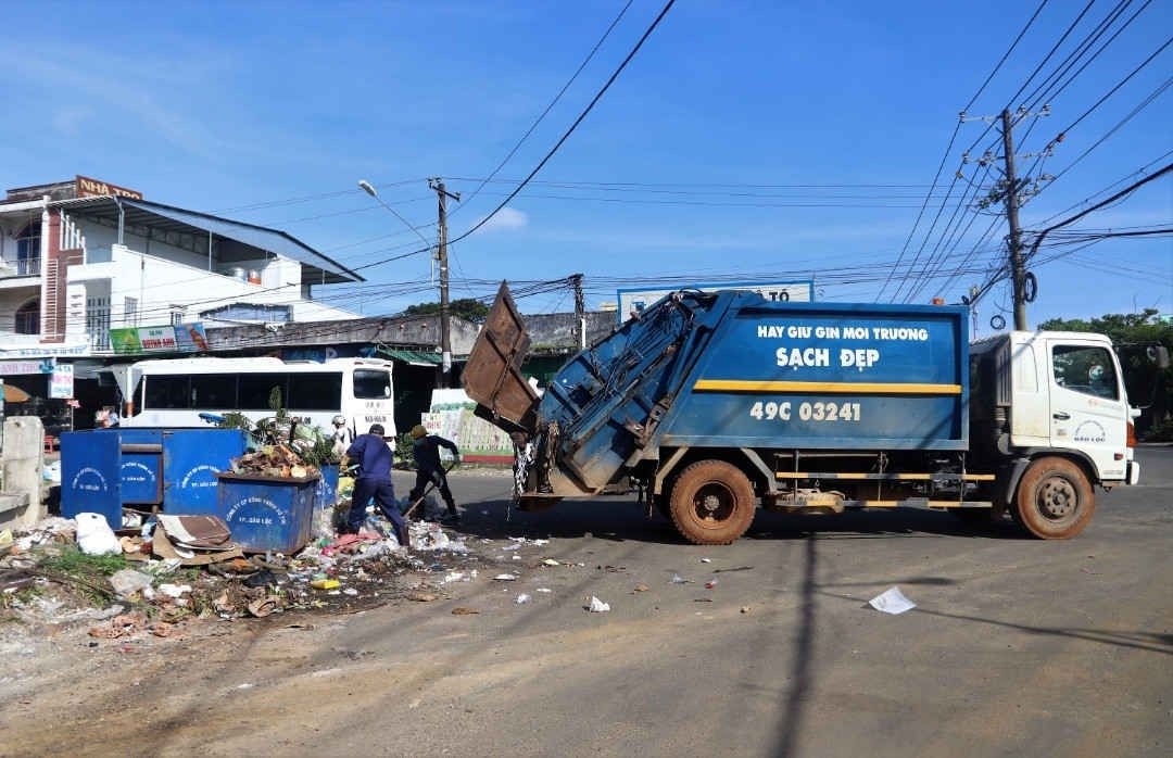 Xây dựng tối đa giá dịch vụ thu gom, vận chuyển và xử lý chất thải rắn sinh hoạt