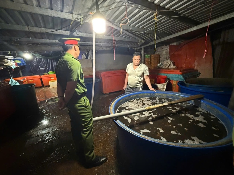 Triệt phá đường dây ngâm 3.000 tấn ốc bươu bằng hóa chất dùng trong xây dựng