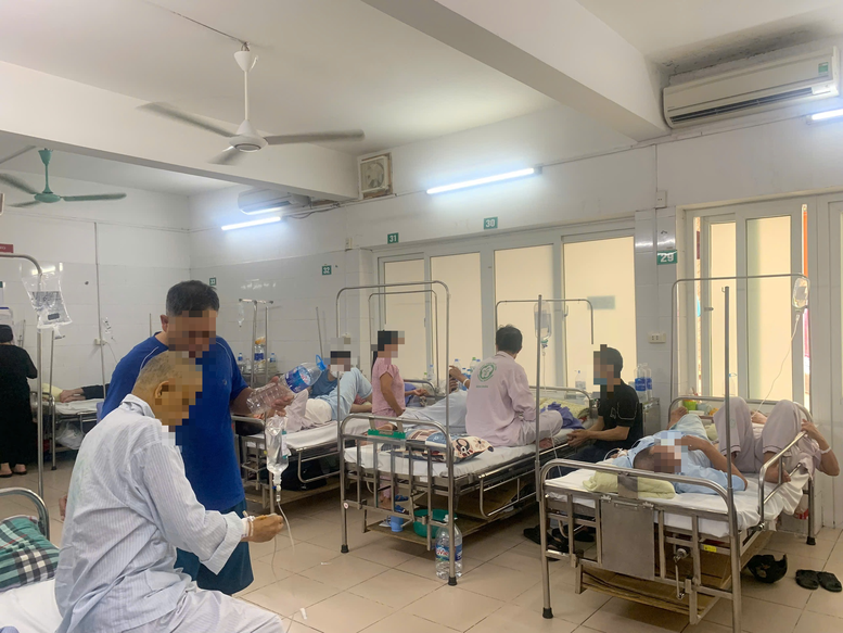 Vì sao nhiều ca bệnh sốt xuất huyết và tay chân miệng chuyển nặng?