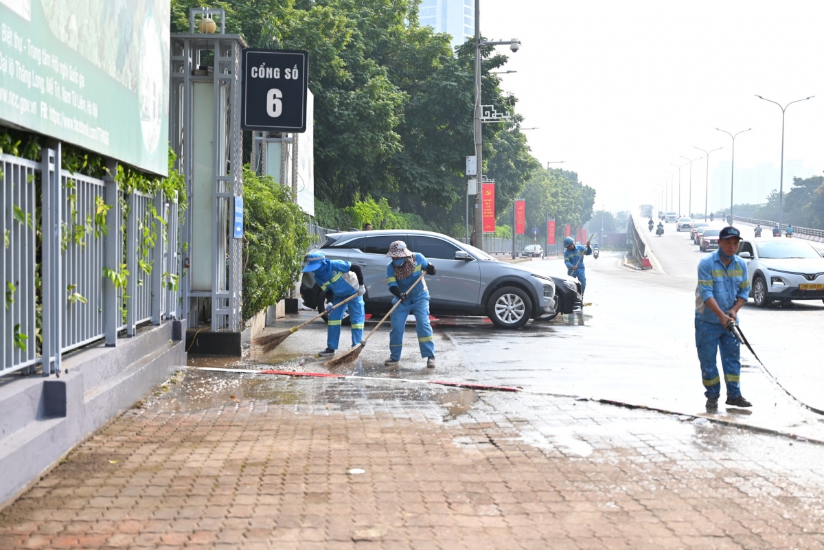 URENCO Hà Nội: Sạch đẹp từng tuyến phố chào mừng Đại hội Đảng toàn quốc lần thứ XIV