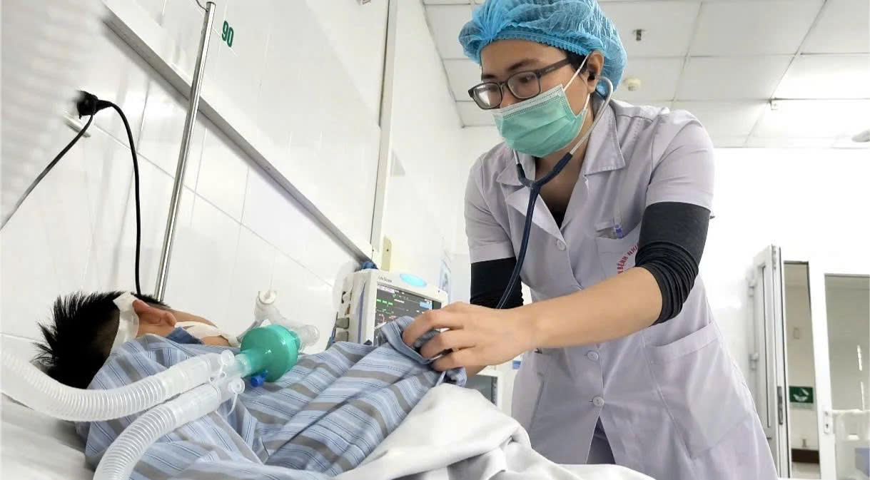 Bỏ lỡ “cơ hội vàng” sau vết chó cắn, bé trai đối mặt tử thần vì bệnh dại