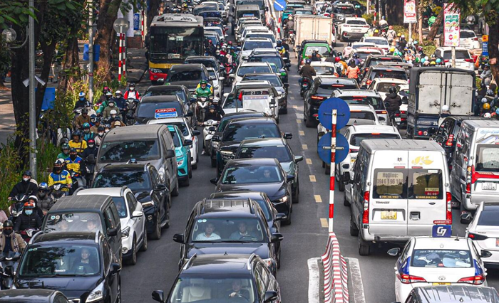 Siết chặt quản lý trên 10.000 ô tô hết niên hạn