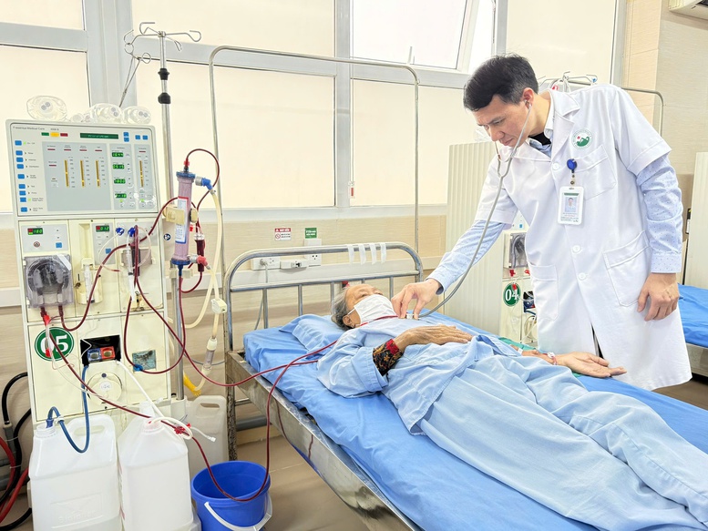 Bệnh viện sáng đèn xuyên Tết, vì sức khỏe người dân