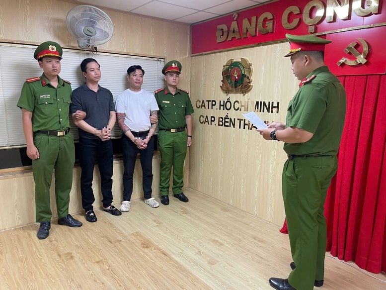 Bắt khẩn cấp 2 đối tượng trong vụ tài xế xe Bentley đánh người ở TPHCM