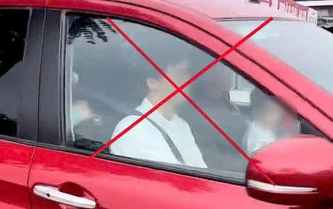 Tài xế cho trẻ nhỏ ngồi trước vô lăng khi lái ô tô ở Hà Nội bị xử phạt