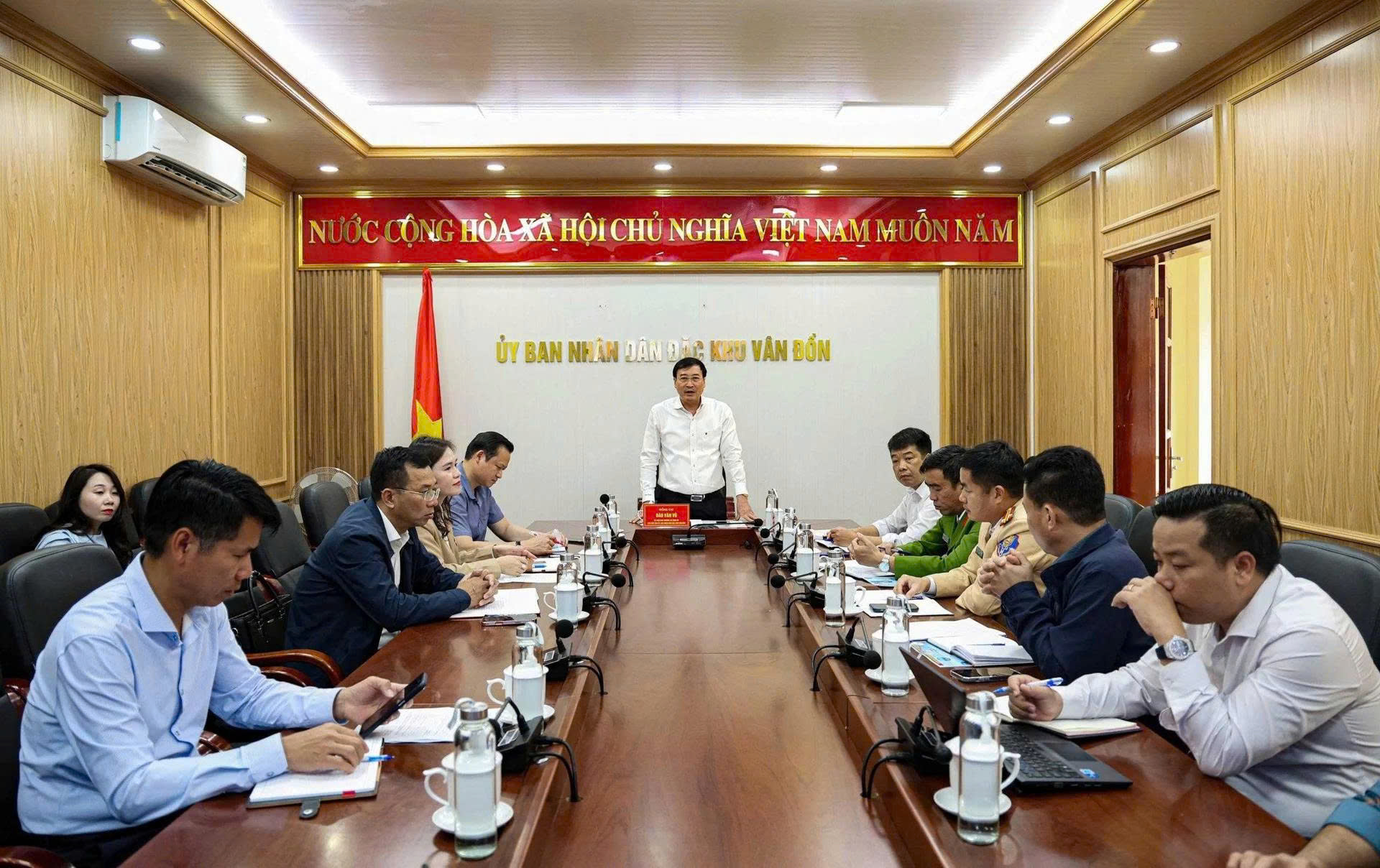 Quảng Ninh họp khẩn ứng phó khai thác sá sùng bằng hình thức tận diệt