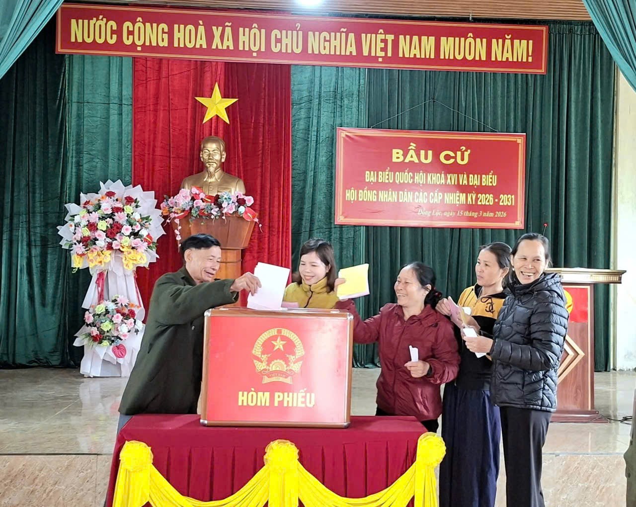 Gần 1 triệu cử tri Hà Tĩnh phấn khởi tham gia bầu cử