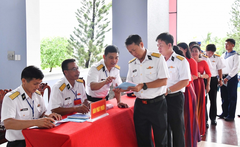 Lữ đoàn 127, Vùng 5 Hải quân tại Phú Quốc tổ chức bầu cử sớm