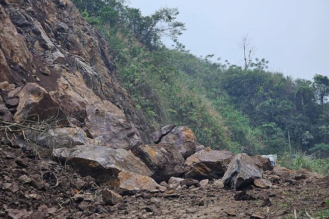 Sơn La: Mưa lớn, sạt lở gây ách tắc giao thông tại tuyến tỉnh lộ 101