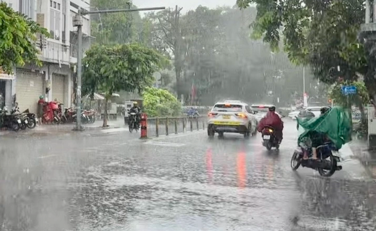 Thời tiết ngày 28/4: Ảnh hưởng của không khí lạnh khiến Bắc Bộ mưa dông diện rộng