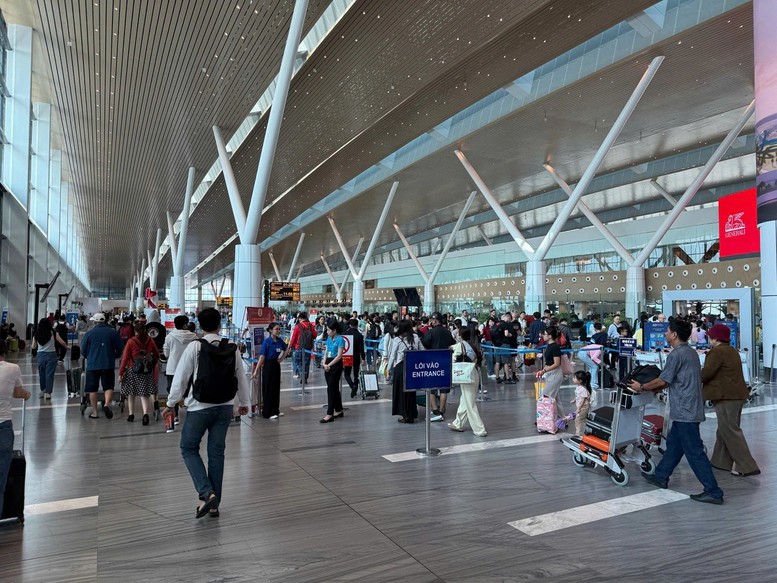 Khách quốc tế bay đến Việt Nam tăng mạnh