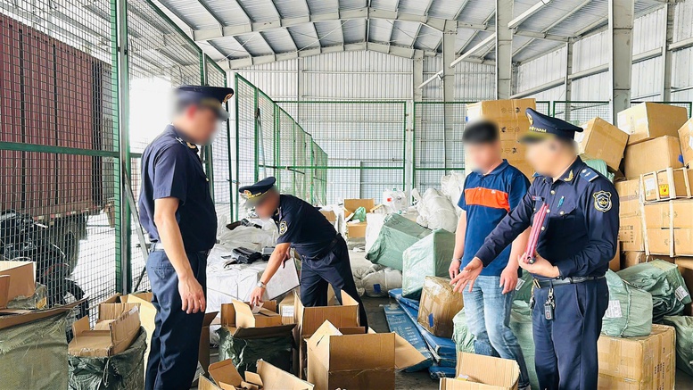 Hải quan phát hiện gần 15.000 mỹ phẩm, hàng hiệu nghi giả mạo