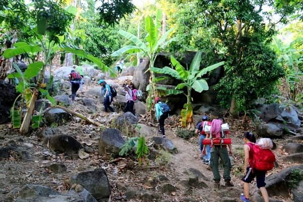 Tây Ninh siết chặt quy định leo núi Bà Đen trong mùa mưa