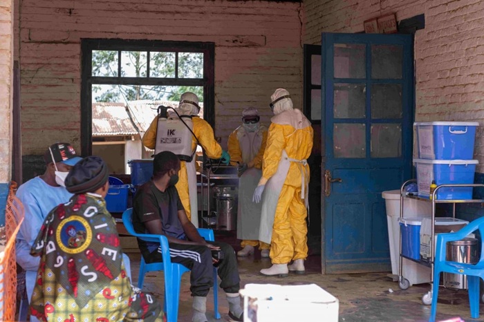 WHO thử nghiệm phương pháp điều trị mới, ứng phó dịch Ebola