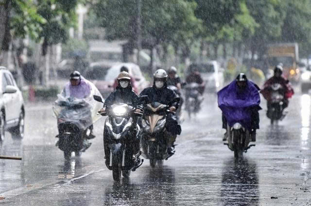 Thời tiết ngày 25/6: Sau đợt nắng nóng gay gắt, Bắc Bộ chiều tối có mưa dông