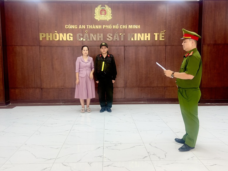 Khởi tố chủ sở hữu thương hiệu Vải áo dài Đất lành vì sao chép mẫu thiết kế