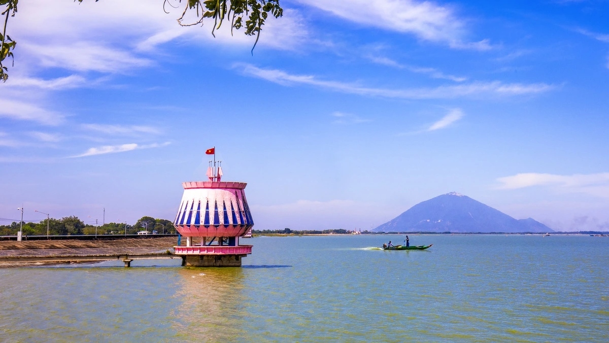 Siết chặt quản lý, đảm bảo an toàn hồ Dầu Tiếng