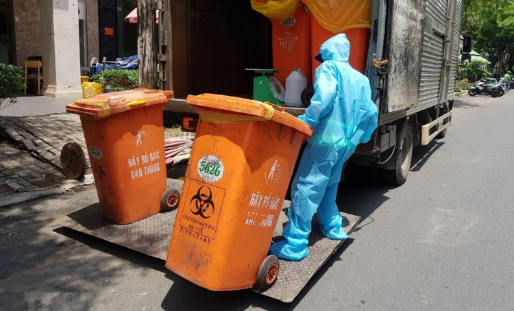 TP.HCM đẩy mạnh phân loại, thu gom chất thải nguy hại từ nguồn