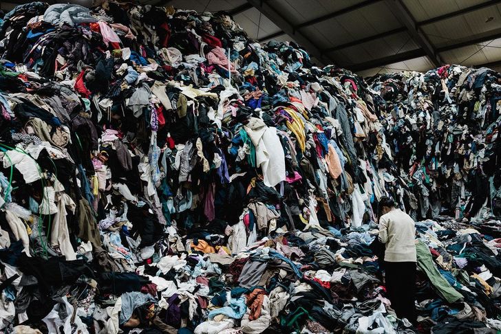 EU triển khai lệnh cấm tiêu hủy quần áo tồn kho