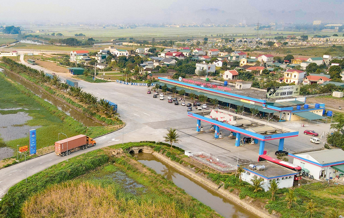 Khẩn trương hoàn thiện hệ thống sạc điện tại các trạm dừng nghỉ đường bộ