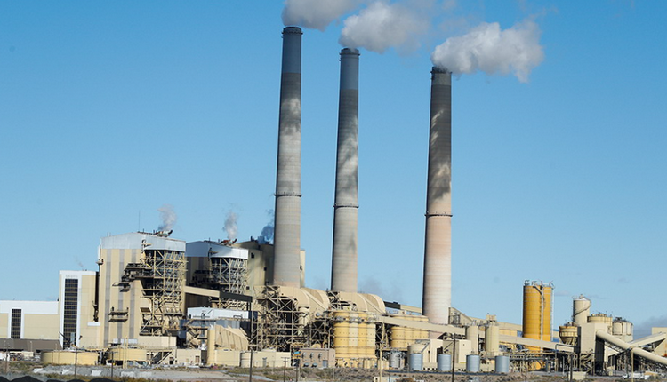 Mỹ bãi bỏ tiêu chuẩn hạn chế thải carbon với nhà máy điện than, khí đốt
