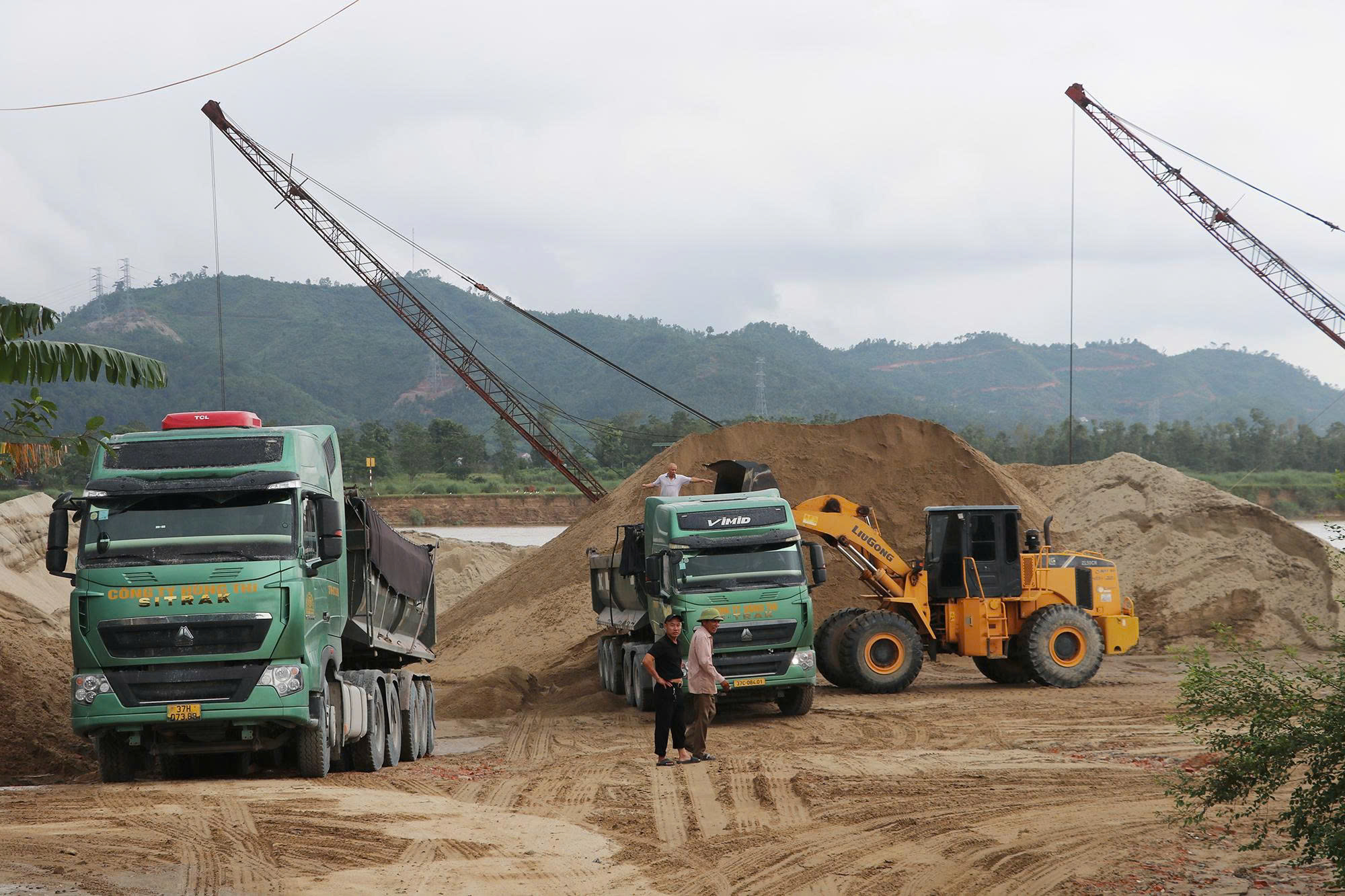 Siết quản lý khai thác cát, tăng giám sát tài nguyên trên sông Lam