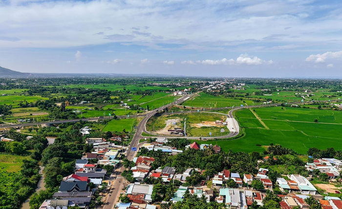 Quy hoạch, phát triển hạ tầng thiết yếu, nâng cao chất lượng nông thôn