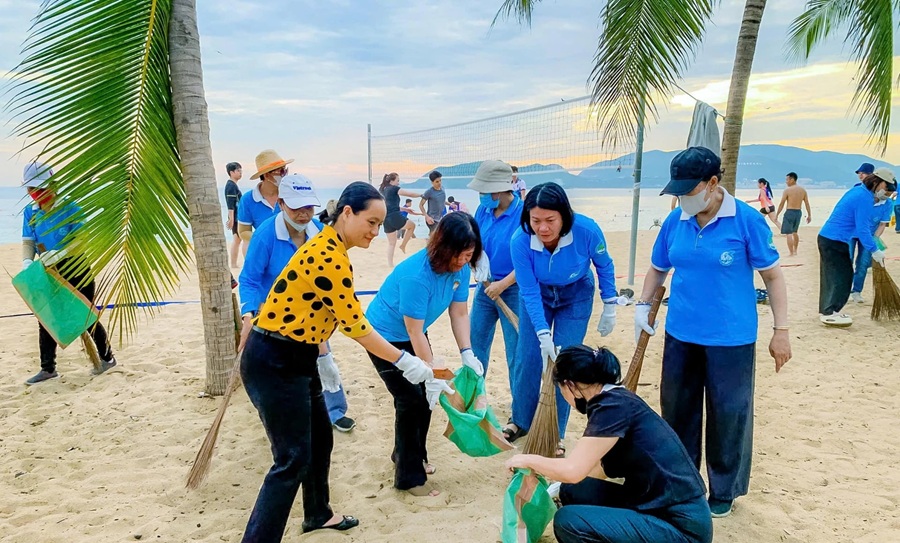 Triển khai hiệu quả công tác thu gom, xử lý rác thải sinh hoạt trên đảo