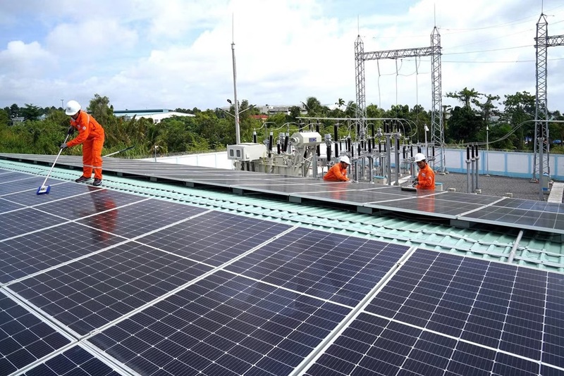 Ưu tiên triển khai lắp đặt điện mặt trời mái nhà tại trụ sở, trường học
