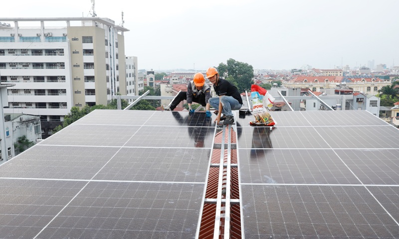 Triển khai chính sách hỗ trợ hộ gia đình lắp đặt điện mặt trời mái nhà
