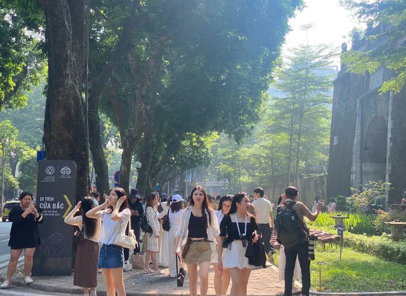 Khu vực Bắc Bộ nắng nóng, Nam Bộ mưa dông chiều tối