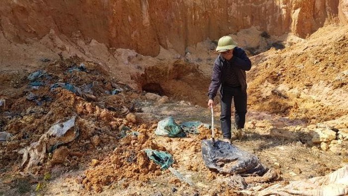 Đã xác định nghi phạm đổ chất thải nguy hại tại núi Sú (Sóc Sơn)
